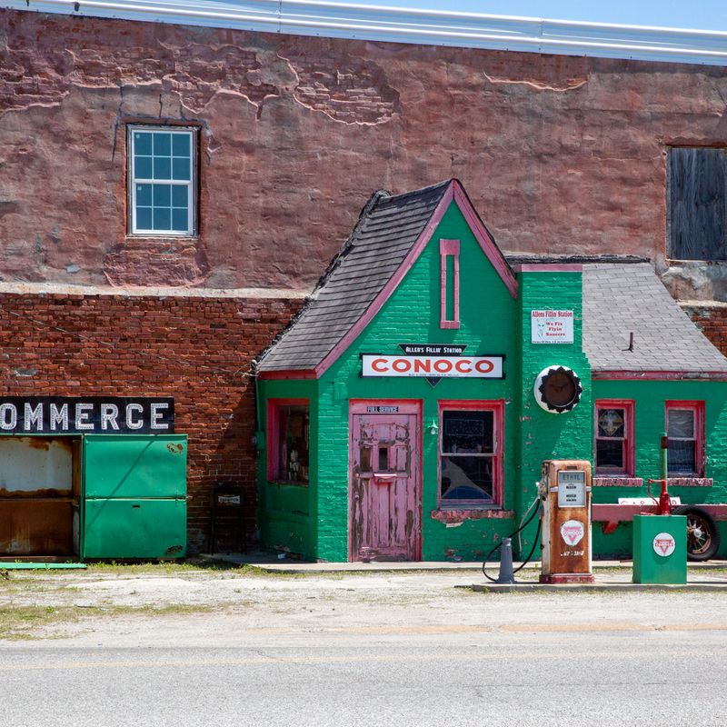 Allen's Conoco Fillin' Station Oklahoma's Official